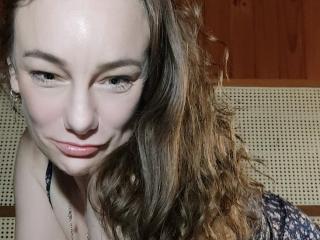 См. подробные сведения о модели JulieSqualor