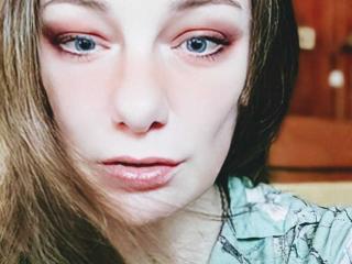 См. подробные сведения о модели JulieSqualor