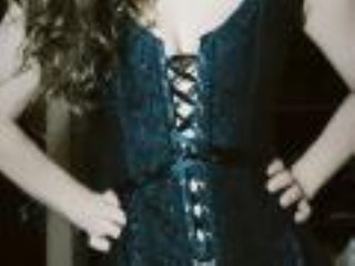 Ver la ficha detallada de JulieSqualor