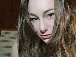 См. подробные сведения о модели JulieSqualor