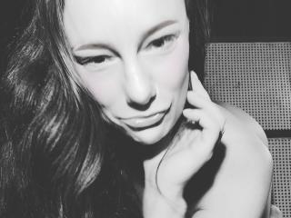 См. подробные сведения о модели JulieSqualor