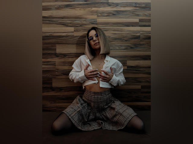 IceMaya - Live sex cam - 29330090