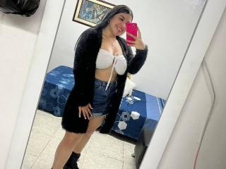 См. подробные сведения о модели AndreaBusty