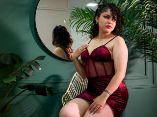 Yksityiskohtaiset tiedot mallista VioletteBlake