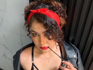 Yksityiskohtaiset tiedot mallista VioletteBlake