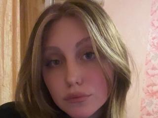 См. подробные сведения о модели MelinaBoye