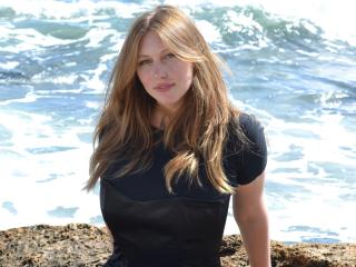 См. подробные сведения о модели MelinaBoye