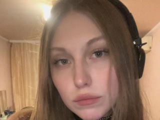 См. подробные сведения о модели MelinaBoye