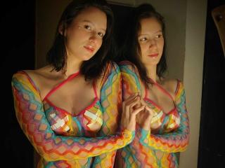 Yksityiskohtaiset tiedot mallista AdelinaKael