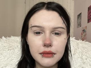 Ver la ficha detallada de YaniraStroupe