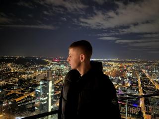 Yksityiskohtaiset tiedot mallista CrystalAlex