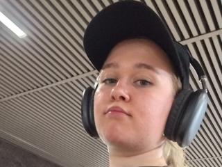 См. подробные сведения о модели ClaireMeyerman