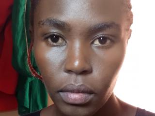 Fișa detaliată a Petitegirl