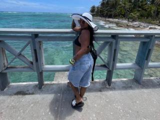 Fișa detaliată a HollyCattaleiya