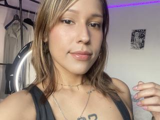 Δείτε την λεπτομερή καρτέλα του KiaraHernandezX