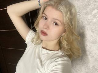 Ver la ficha detallada de DelphineHambleton