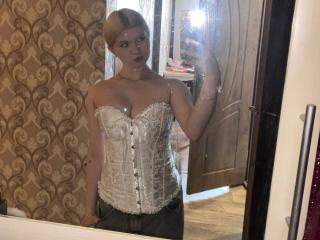 Ver la ficha detallada de DelphineHambleton