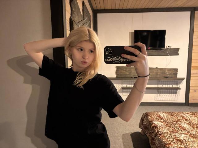 DelphineHambleton - Live porn &amp; sex cam - 29380418