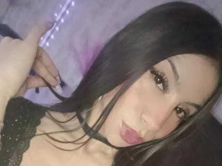 NahomyCarther's Model Profile