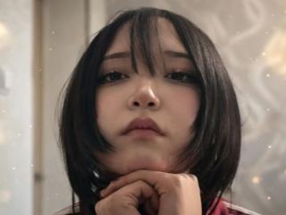 EmaVanhowe's Model Profile