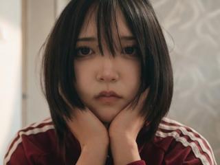 EmaVanhowe's Model Profile