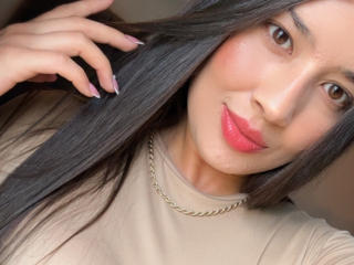 EmmaLombardi's Model Profile