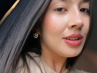 EmmaLombardi's Model Profile