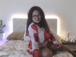 YiyaHot69's Model Profile