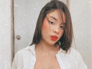 LunaVali's Model Profile