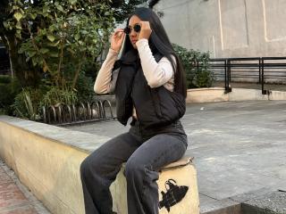 AnaRome's Model Profile