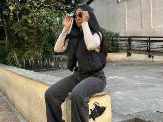 AnaRome's Model Profile