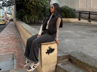 AnaRome's Model Profile