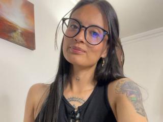 NiaWhitee's Model Profile