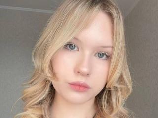 EllamaeRaugust's Model Profile