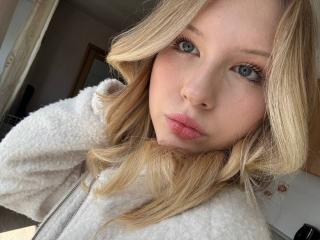 EllamaeRaugust's Model Profile