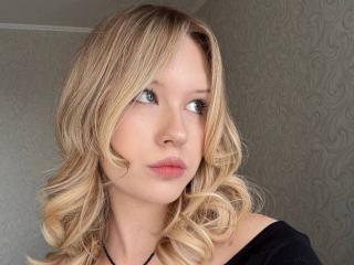 EllamaeRaugust's Model Profile