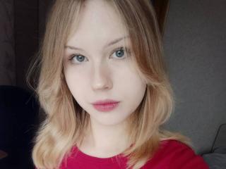 EllamaeRaugust's Model Profile