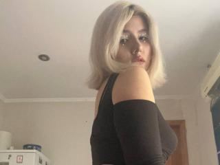 ZoniaKnudson's Model Profile