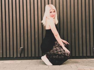 ZoniaKnudson's Model Profile