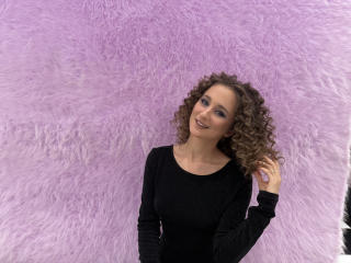 Ver la ficha detallada de MichelleHotX69