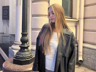 NenitaTraino's Model Profile