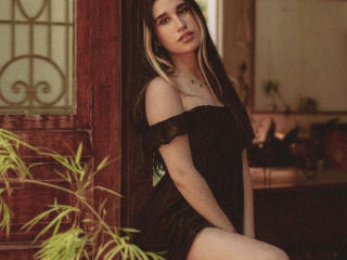 Ver la ficha detallada de KatieDesirX