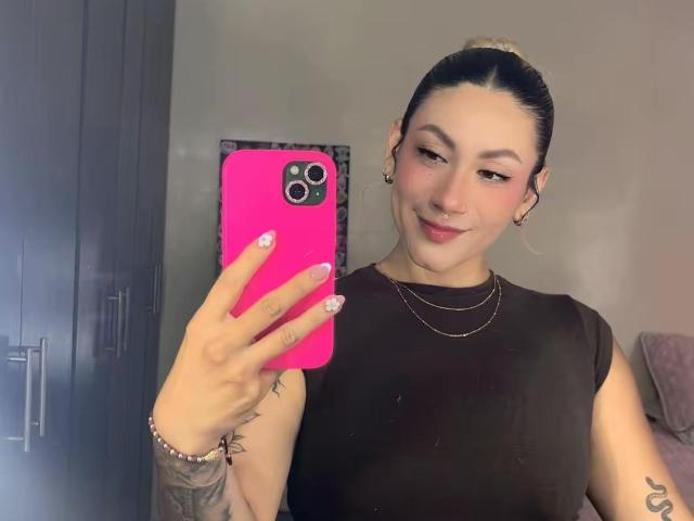 EmilyRobertts - Live porn &amp; sex cam - 29423027