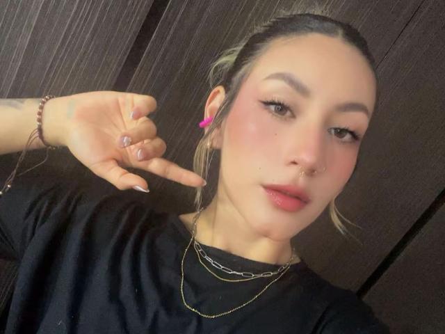 EmilyRobertts - Live porn &amp; sex cam - 29423030