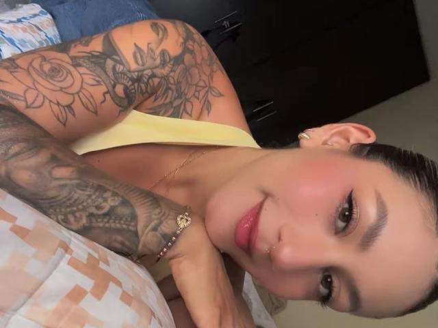 EmilyRobertts - Live porn &amp; sex cam - 29423036