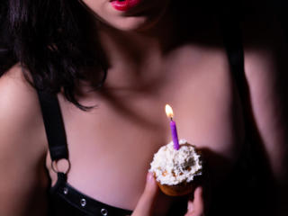 Ver la ficha detallada de KendraSimons