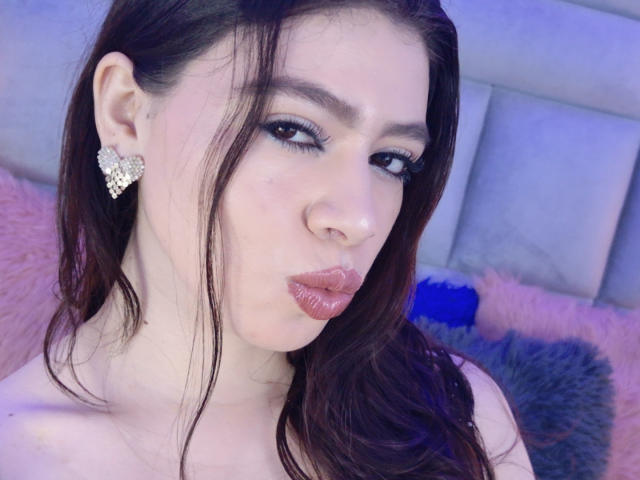 LindaMancini - Live porn &amp; sex cam - 29423894