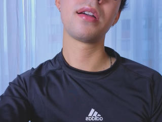 Ver la ficha detallada de OliverHot69