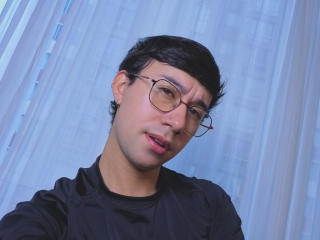 Voir la fiche détaillée de OliverHot69