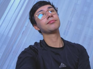 Voir la fiche détaillée de OliverHot69